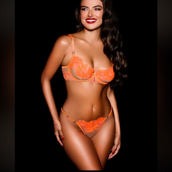 BRITT
ORANGE BRA - Picture 6 of 13